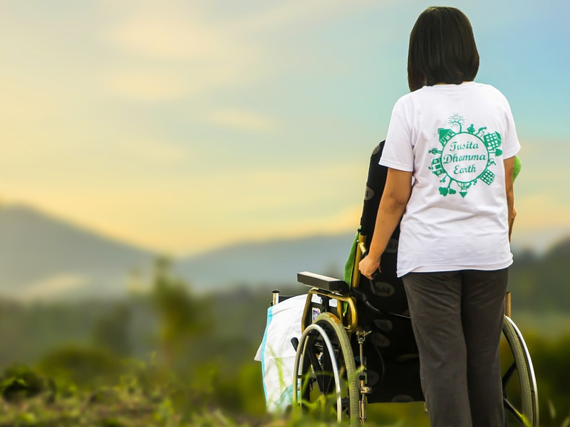 Každý může někdy potřebovat podat pomocnou ruku